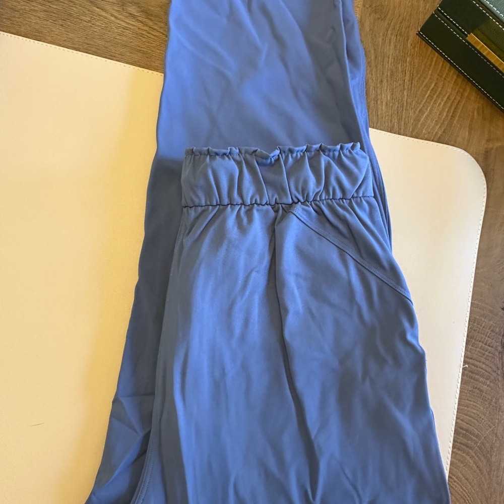 Lululemon Athletica Blue Crop Pant size 6 - Picture 2 of 5